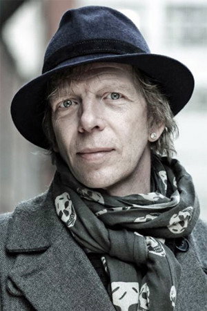 David Hoyle as The Magician in Set the Thames on Fire