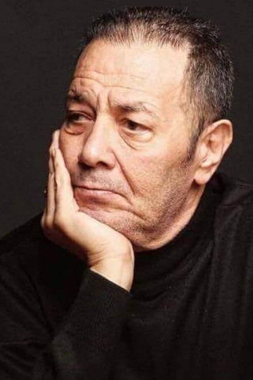 Yalçın Menteş as Batık Osman in Yalancı Romantik