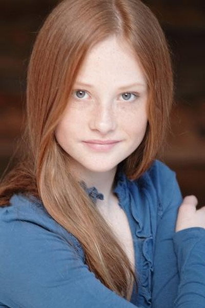 Charlotte Lindsay Marron as Young Jackie in What Keeps You Alive