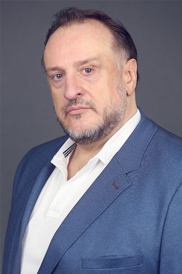 Fernando Albizu as Andrés in Fat People
