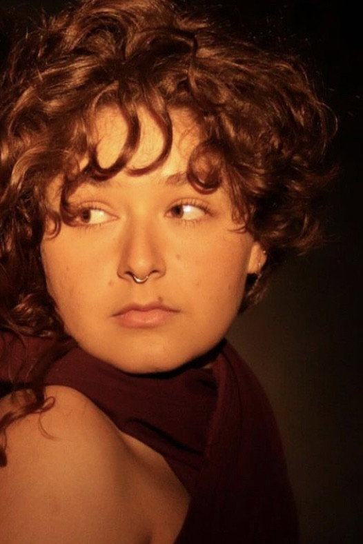 Luana Milidiu as Tatiana in Flores da Primavera