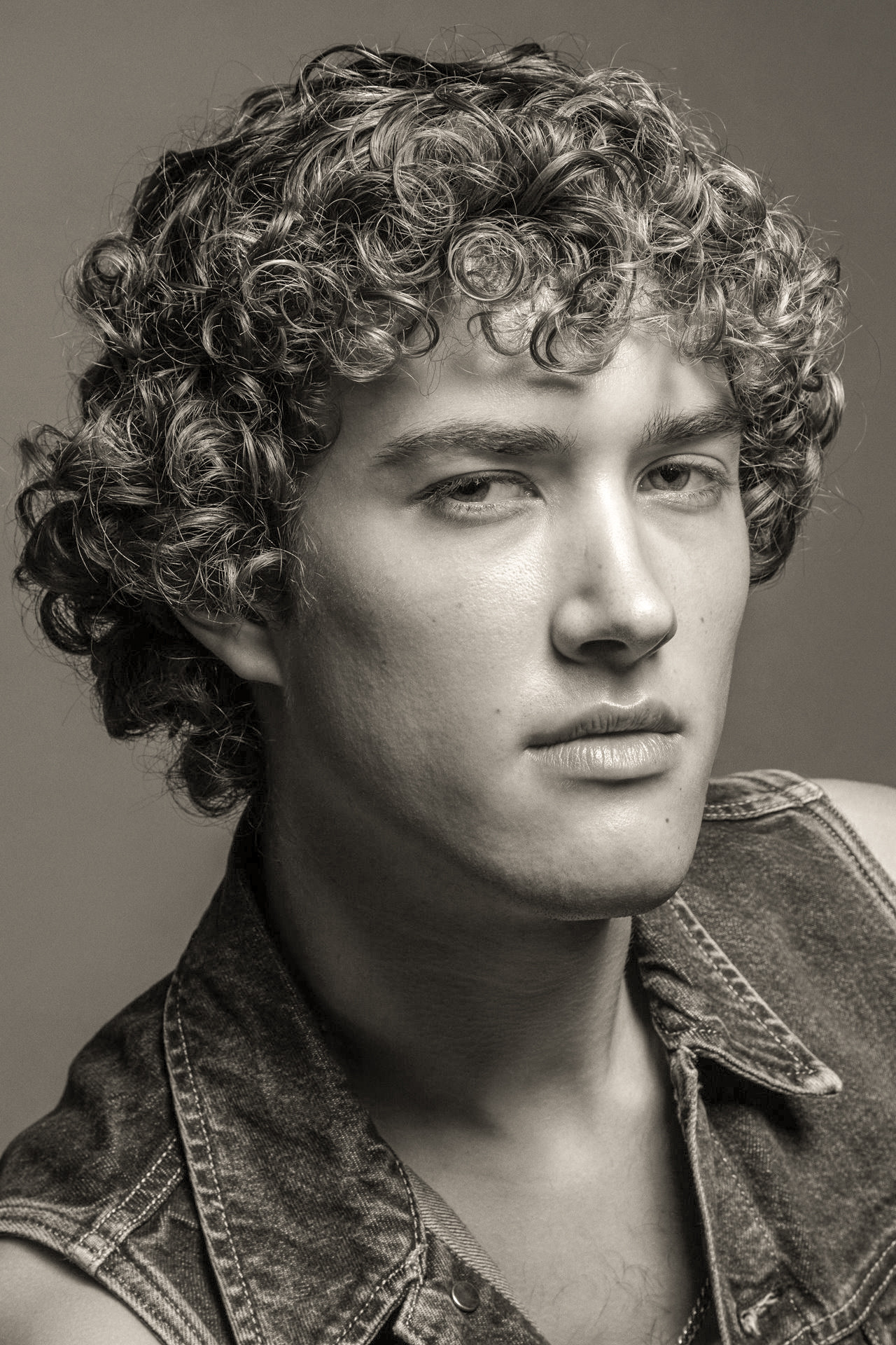 Sean Ford as Sam in Bizarre Again