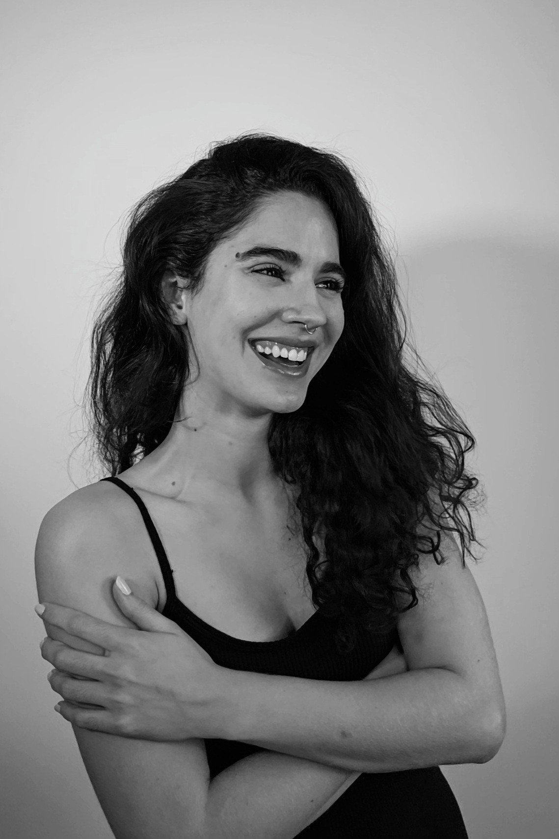 Isadora Reis as Briana in À Luz das Coisas