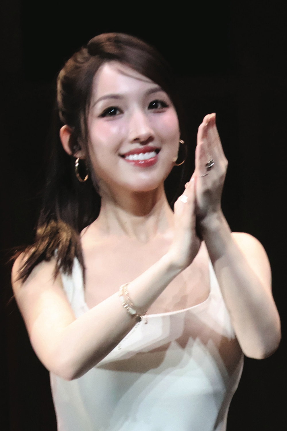 Hedy Chan Hoi Yi as 评审 in Midlife Sing & Shine!