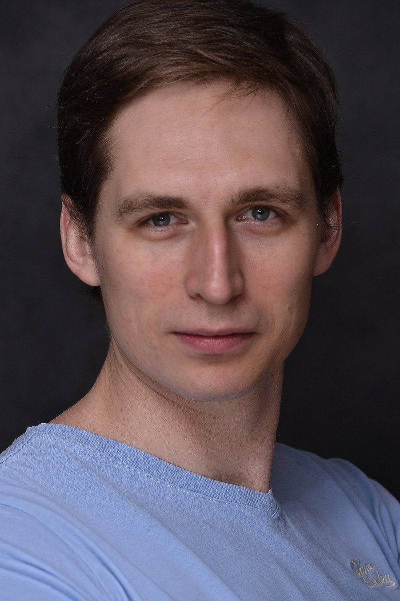Роман Фомин as Антон in How Derevyanko Chekhov Played