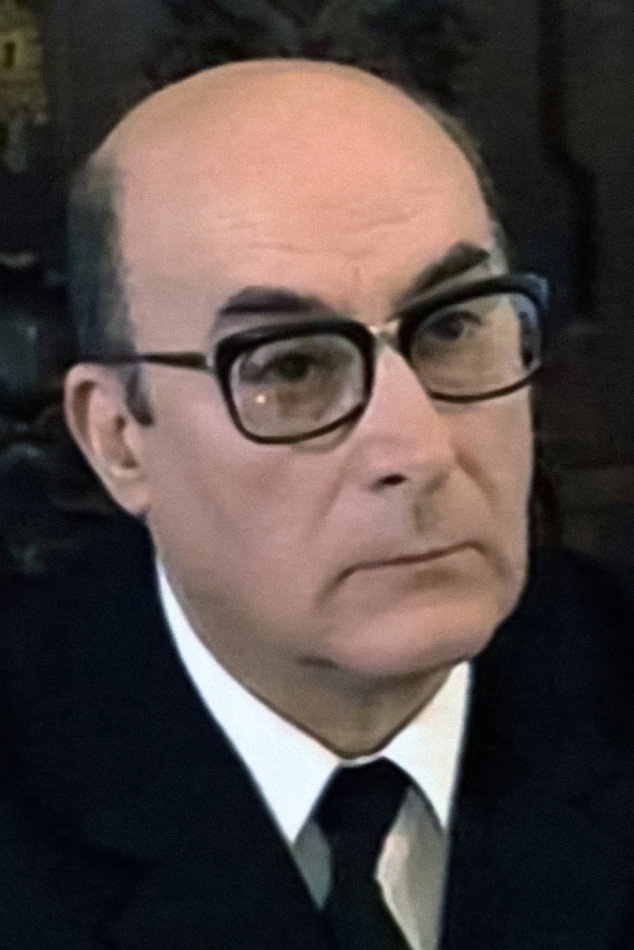 José Manuel Mendes as Marcello Caetano in My Strange Hero