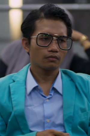 Adli Shinichi as Sipet in Sembil9n