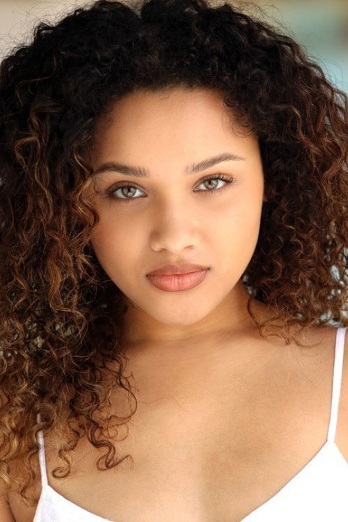 Jaylen Barron as Zoe in Free Rein
