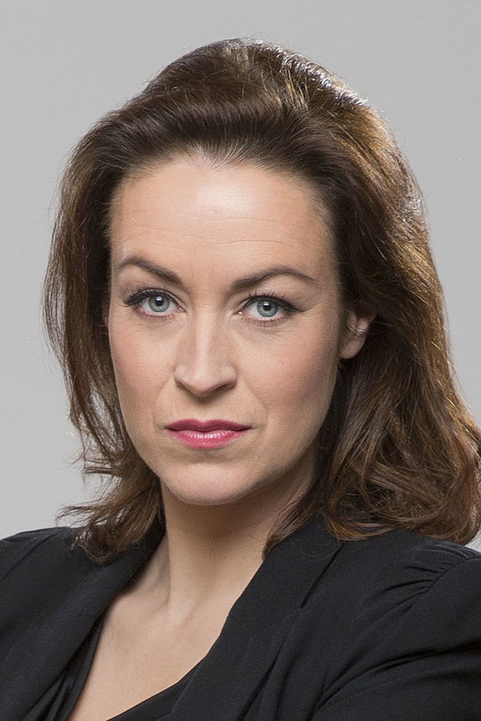 Elisabeth Dermot Walsh as Elizabeth in Falling for a Dancer