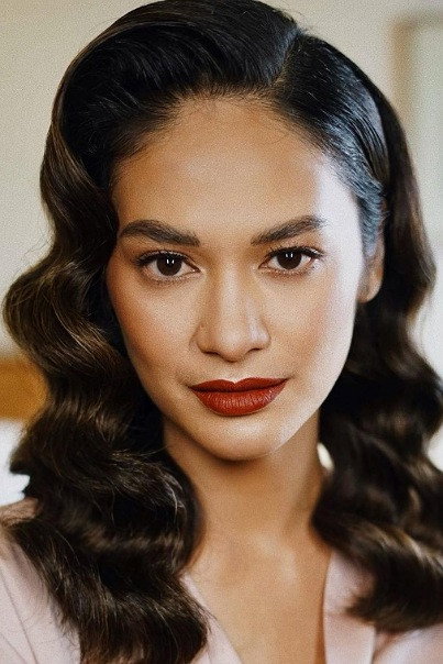 Hana Malasan as Kala in Langit Kala Senja
