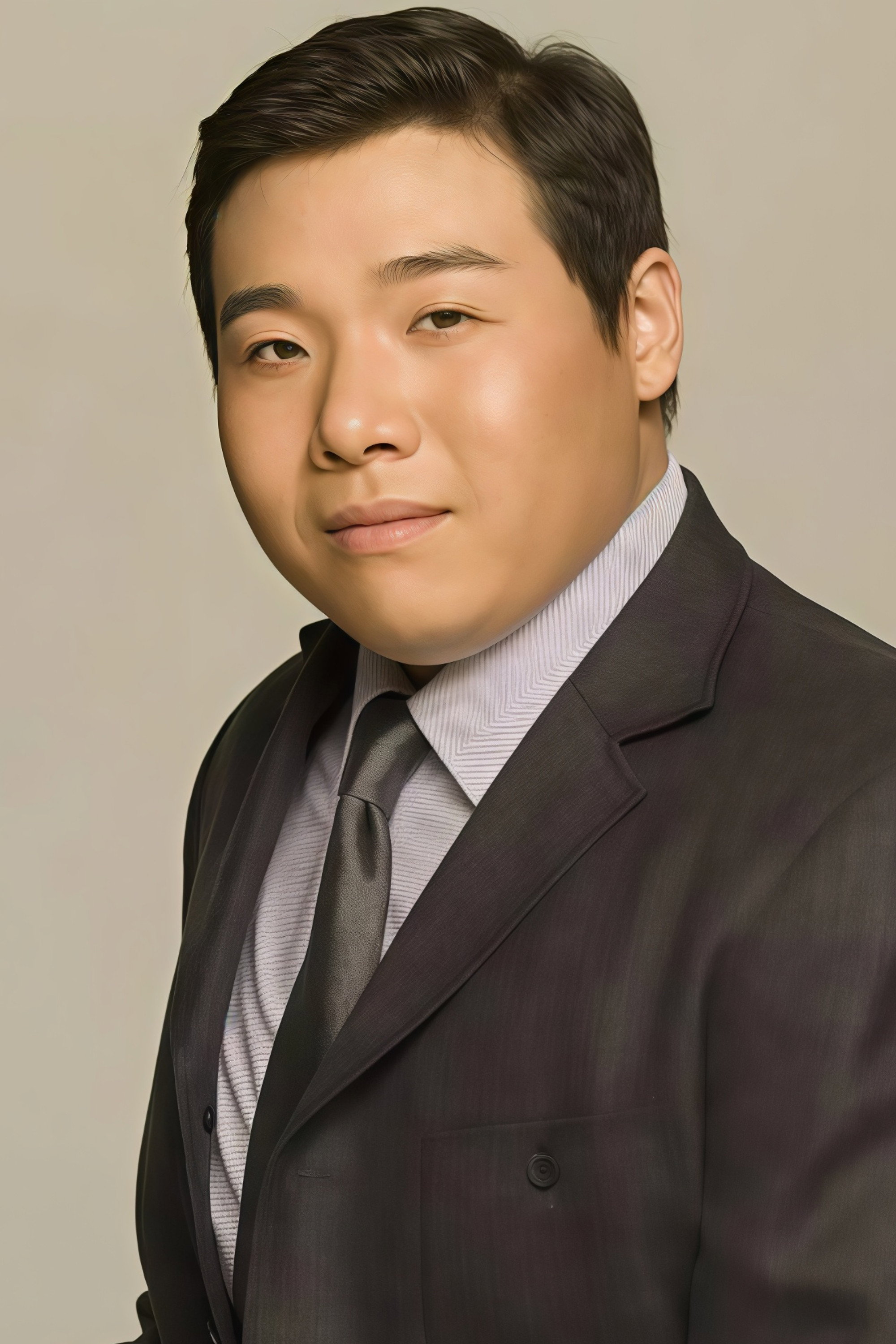 Li Feng as Uncle Qiang in The Invisible Guest