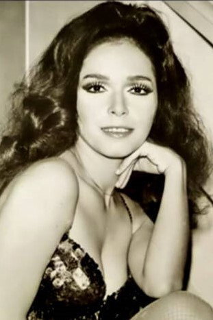 Yolanda Liévana as Dolores in ¡Pum!