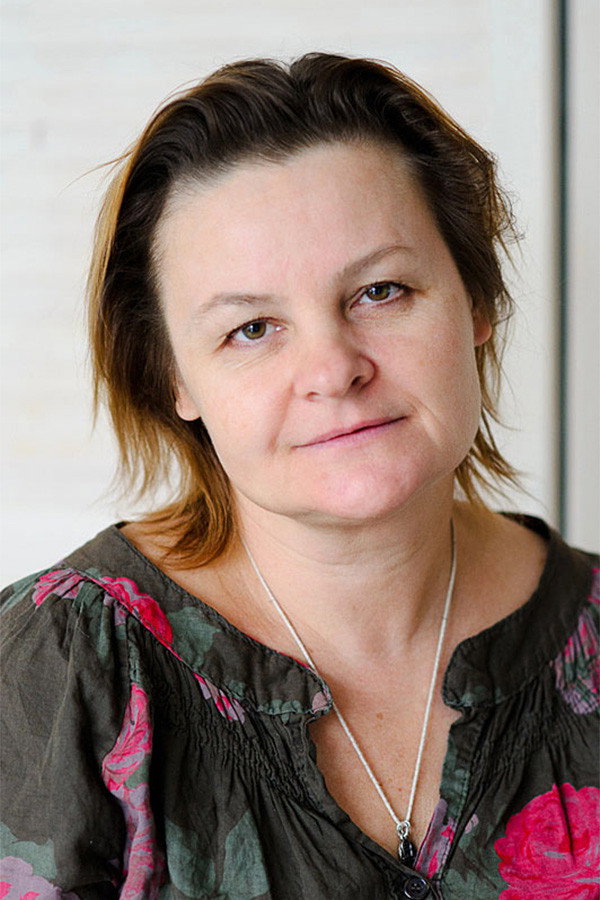 Ольга Лапшина as Katya's mother in Everybody Dies But Me