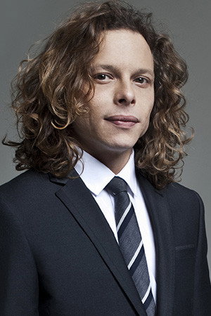 Eduardo Frazão as Ulisses Melo in Se Poirot Estivesse Aqui