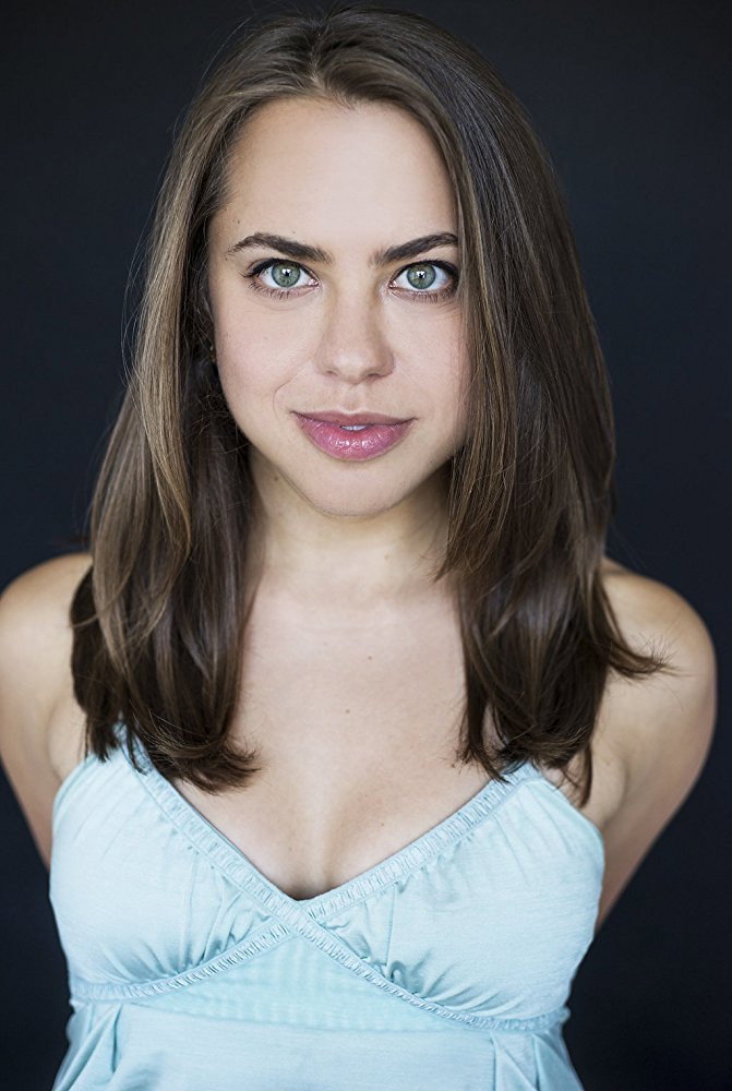 Shaina Silver-Baird as Viv in Less Than Kosher