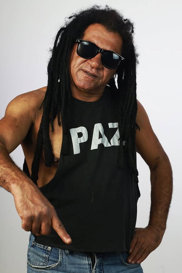 Gil Brother as Gil in Hermes & Renato
