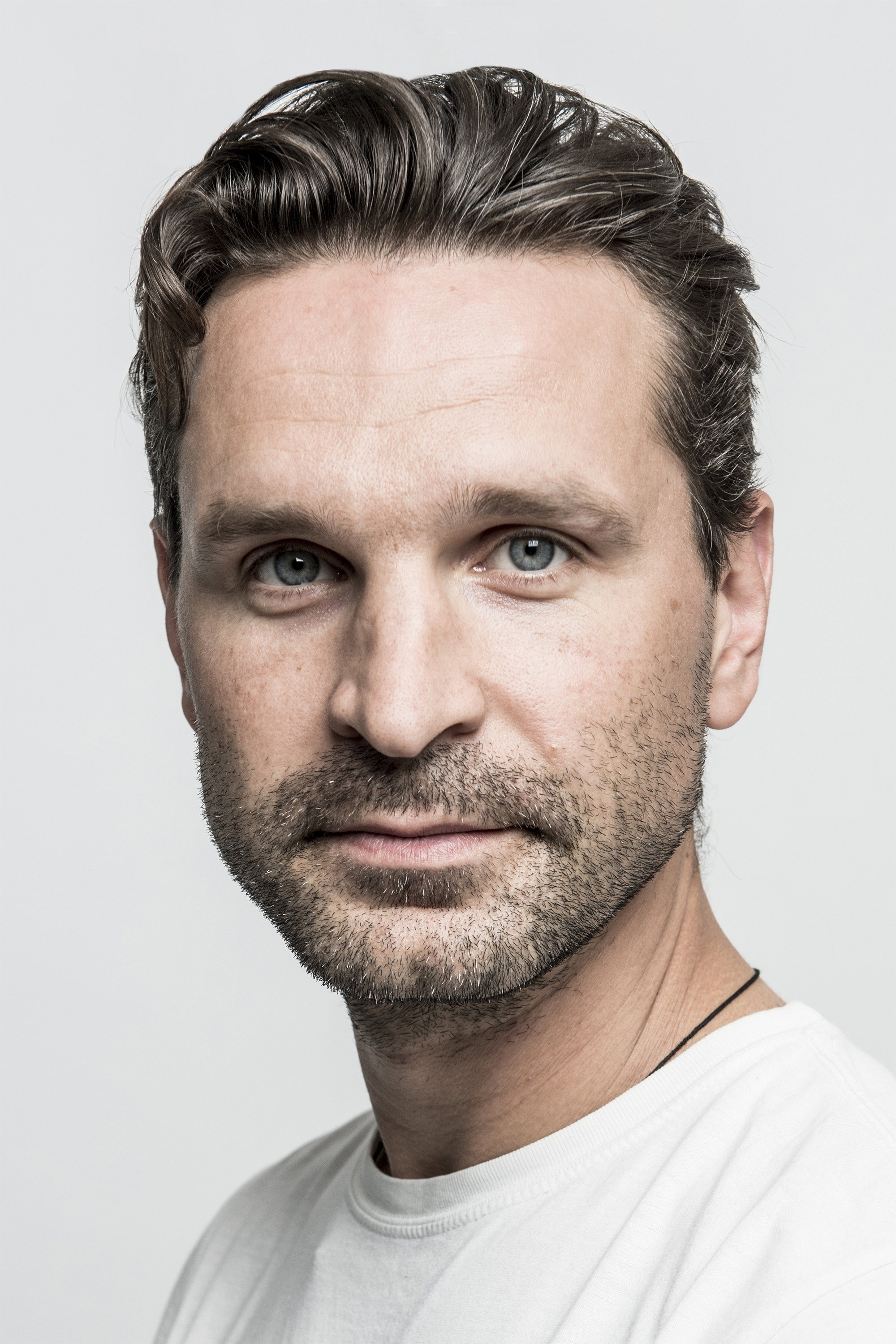 Виктор Добронравов as Levchenko in Четвертая смена