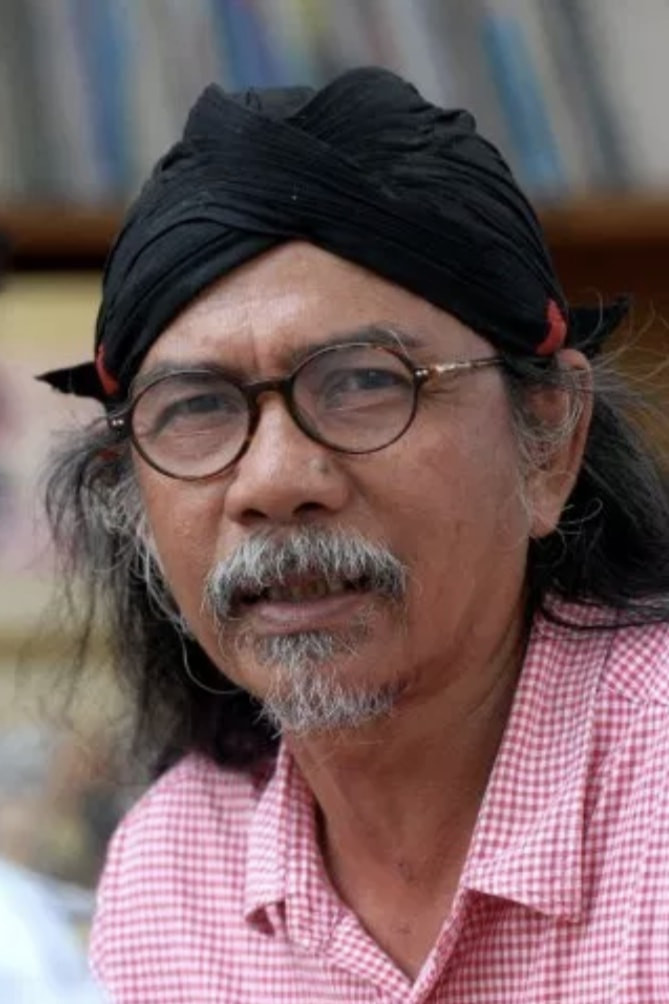 José Rizal Manua as Pak Wiryo in Sakaratul Maut