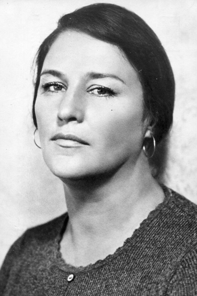 Нонна Мордюкова as Aunt in Luna Park