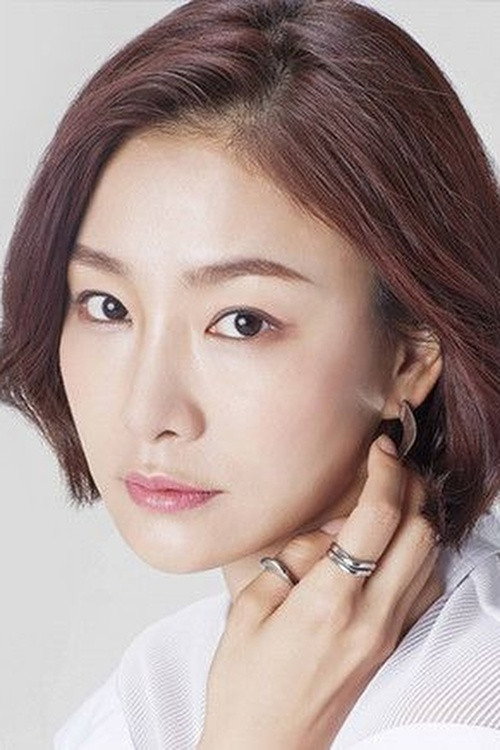 박효주 as Nurse Young-sook in I Am Happy