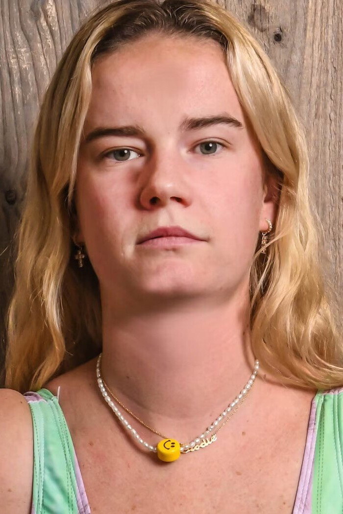 Elodie Gabias as Self in Een Echte Job