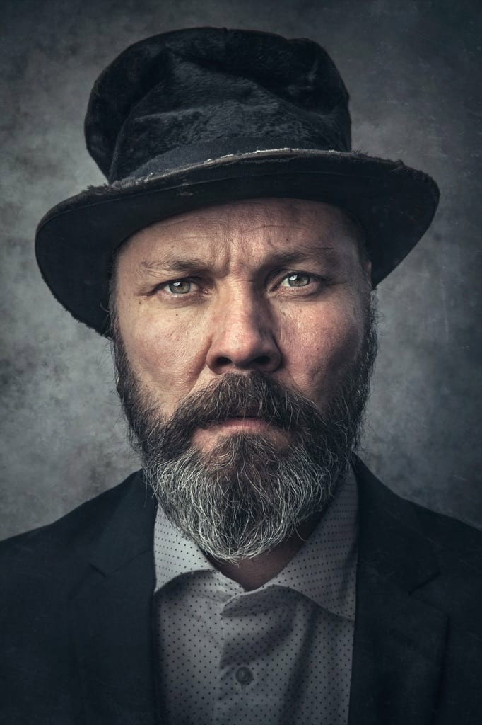 Stig Henrik Hoff as Kniv-Axel in The Riot