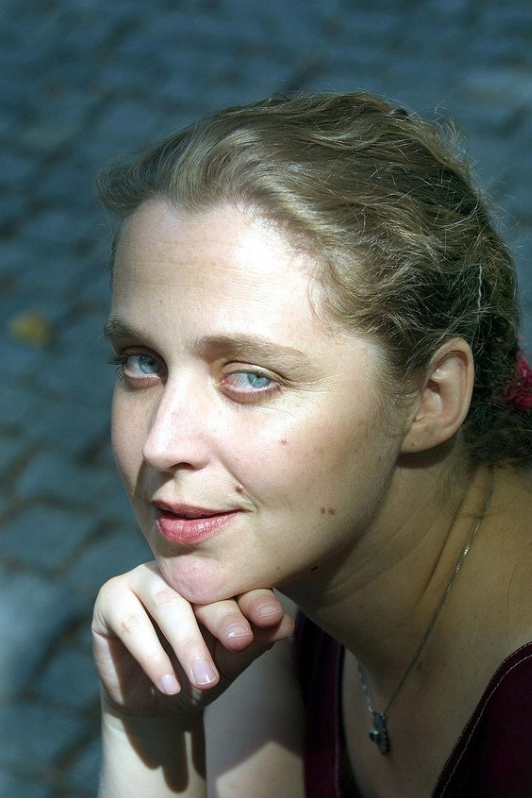 Eva Horká as Bětka in O začarované vlčici