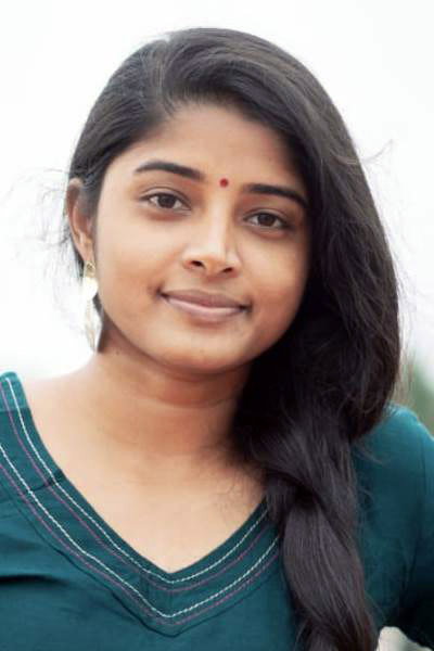 Sheela Rajkumar as Thenmozhi in Pettaikaali