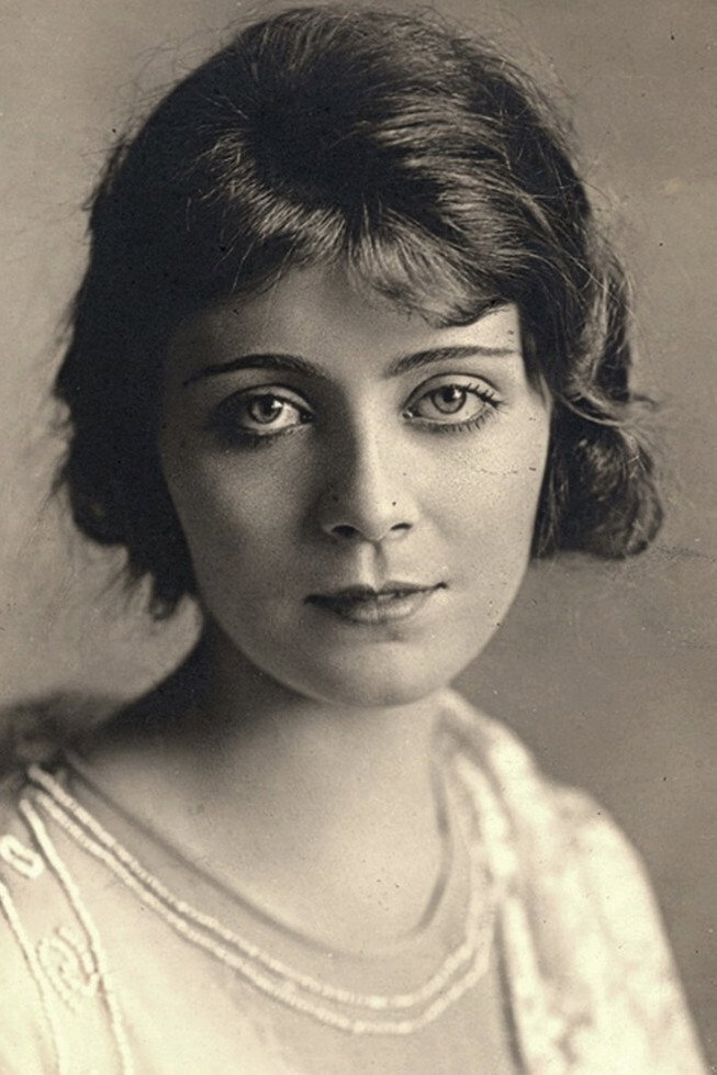 Dorothy Devore as Minor Role in String Beans