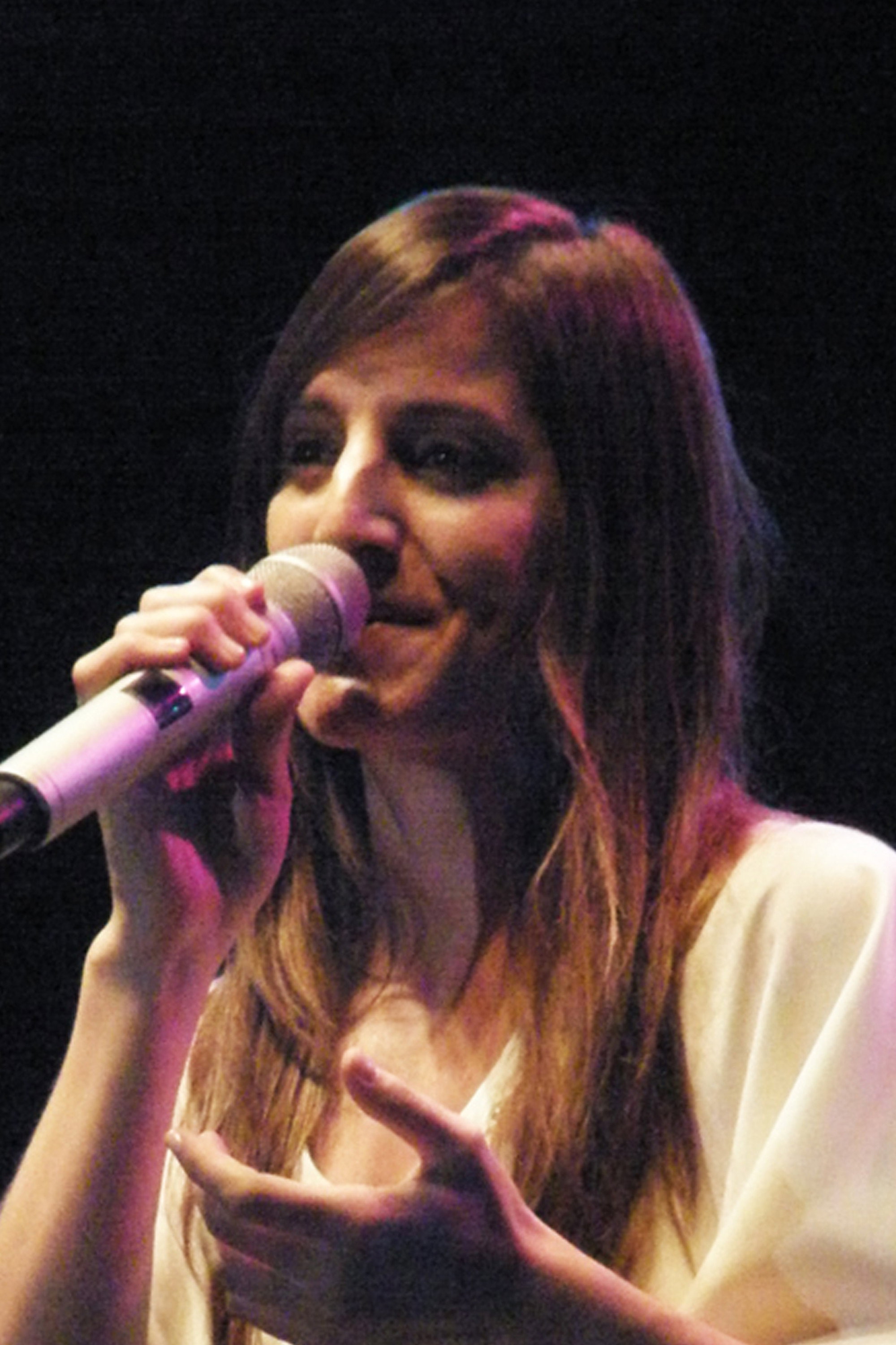 Natalia Pastorutti as Azafata del micro y helicóptero in Soledad y Larguirucho