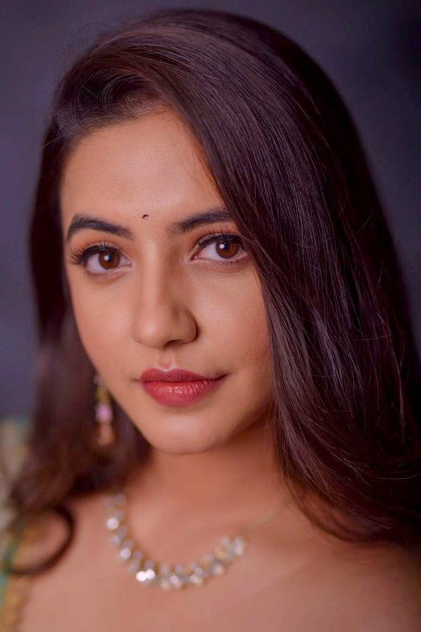 Meera Deosthale as Paridhi "Pari" Shergill in Gud Se Meetha Ishq
