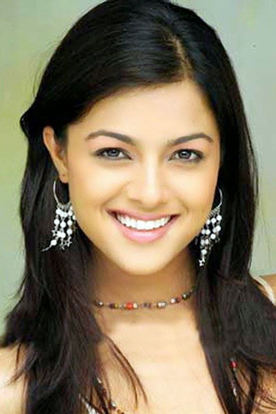 Kirat Bhattal as Nandini in Geleya