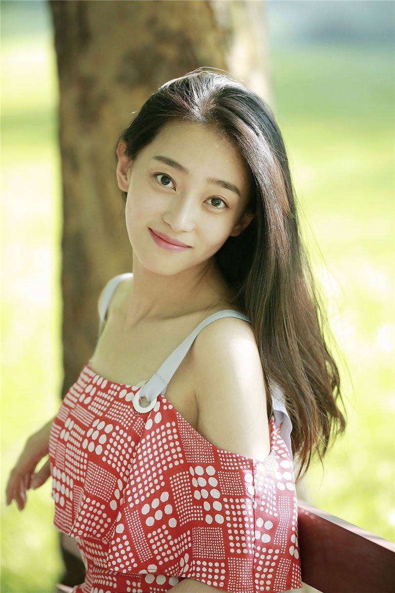 Wang Yinuo as Sha Jia in No Foul Game