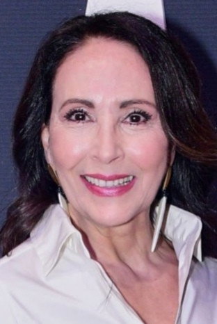 Blanca Guerra as Alina Estrada in Al Filo de la Muerte