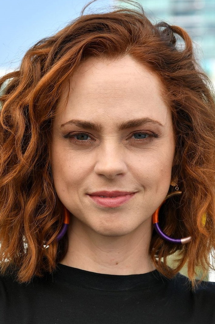 Fiona Dourif as Bart Curlish in Dirk Gently's Holistic Detective Agency