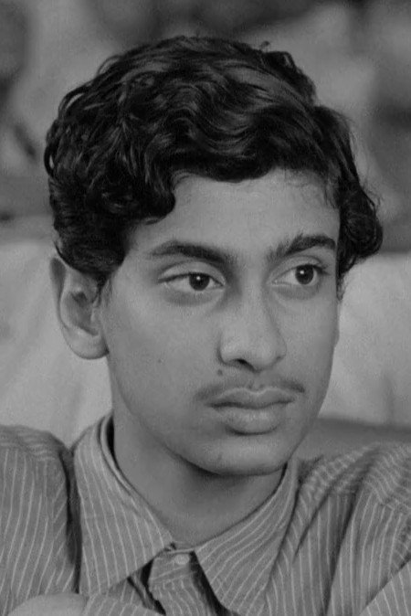 Smaran Ghosal as Teenage Apurba 'Apu' Roy in অপরাজিত