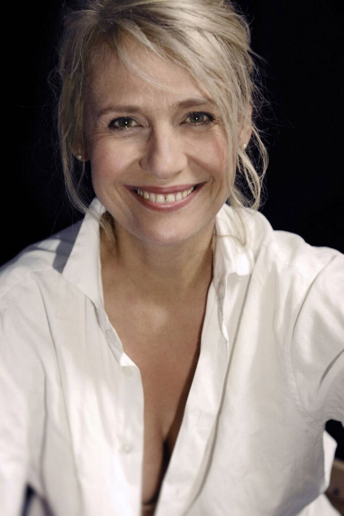 Alexandra von Schwerin as Ingrid Schneider in Professor T.
