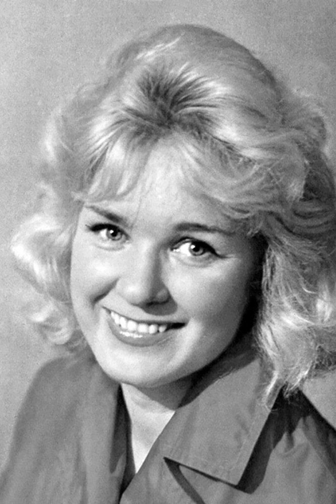 Светлана Харитонова as Editor in Save the Drowning Man