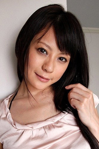 愛田奈々 as Sawako Kakihana in Kyonyû mibôjin onegai! Yurushite...
