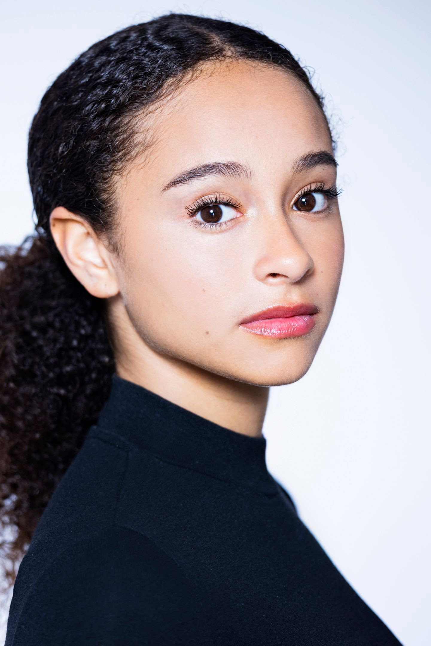 Melissa Di Pasca as Marzia in RIV4LRIES