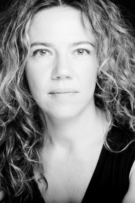 Anna Ycobalzeta as Úrsula in 20 tantos