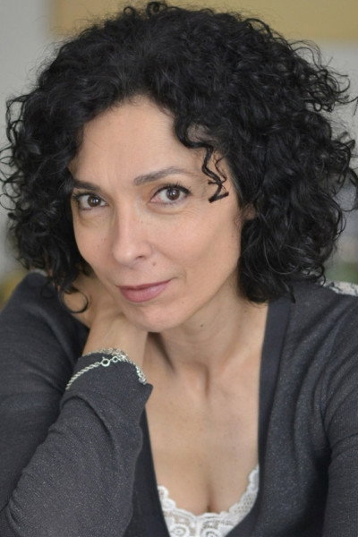 Dany Benedito as Valérie in Petits arrangements avec ma mère