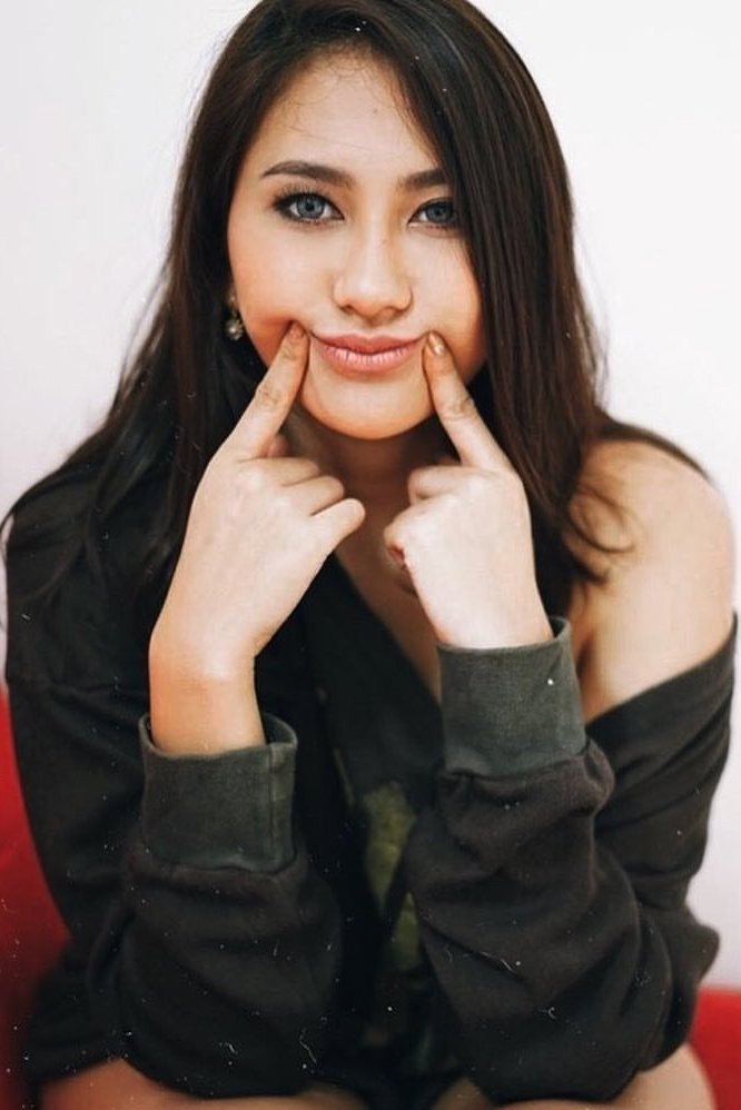 Birgi Putri as Lucy in Janin Iblis Neraka