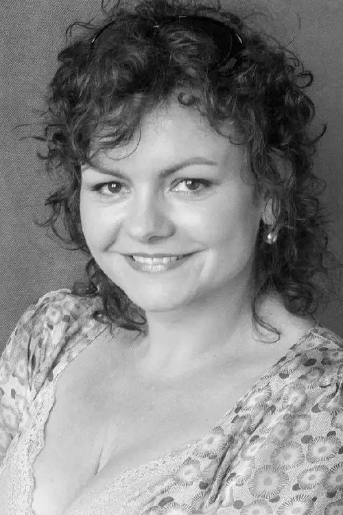 Anikó Varga as Helena in Eva Nová