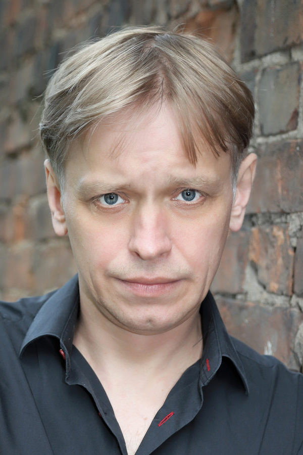 Юрий Елагин as Михаил Ромов in Жертва любви