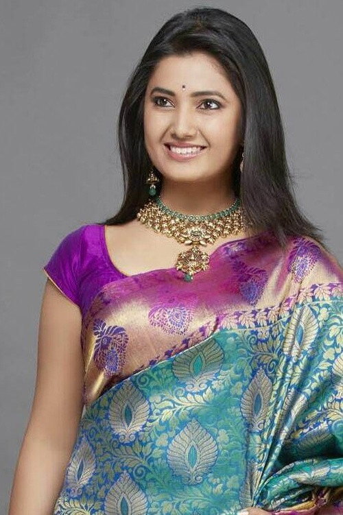 Prajakta Mali as Naina Chandrapurkar in Chandramukhi