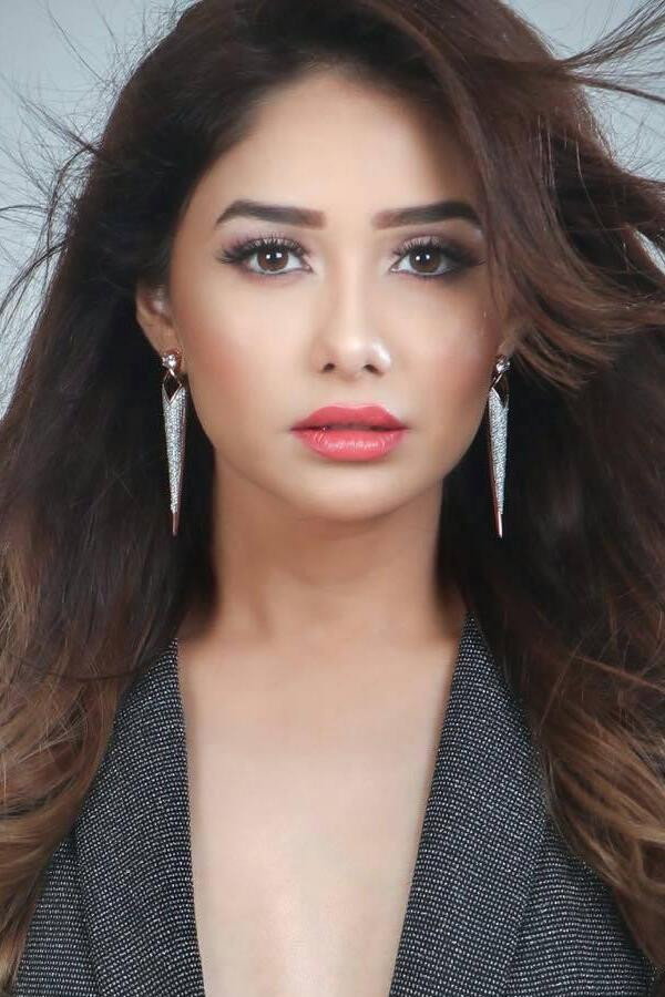 Leena Jumani as Padma in Himmatwala