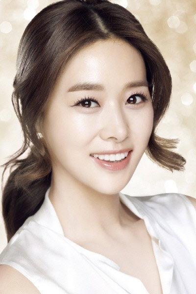 장신영 as Jeon Se-Mi / Jennifer Dyer Mason in Thorn Flower