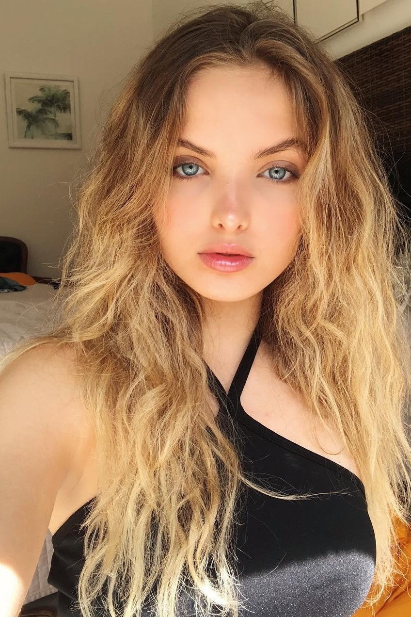 Giovanna Chaves as Giulia in Refollow