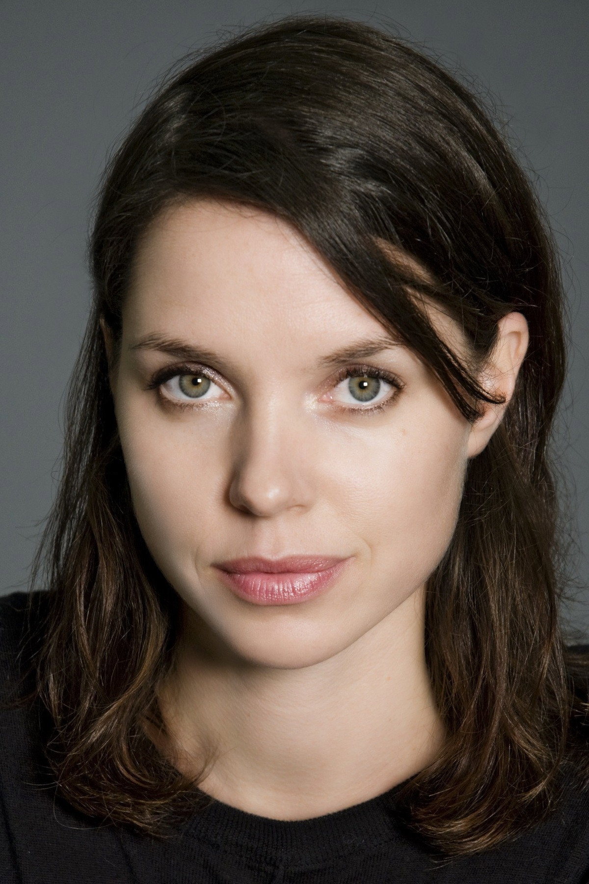 Eva Marie de Waal as Nina Admiraal in De Spa